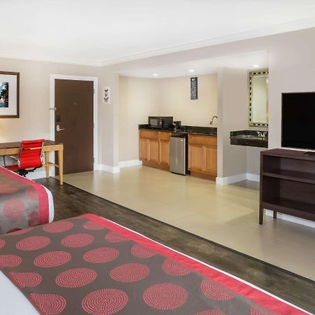 Ramada By Wyndham Miami Springs/Miami International Airport Hotel Eksteriør billede