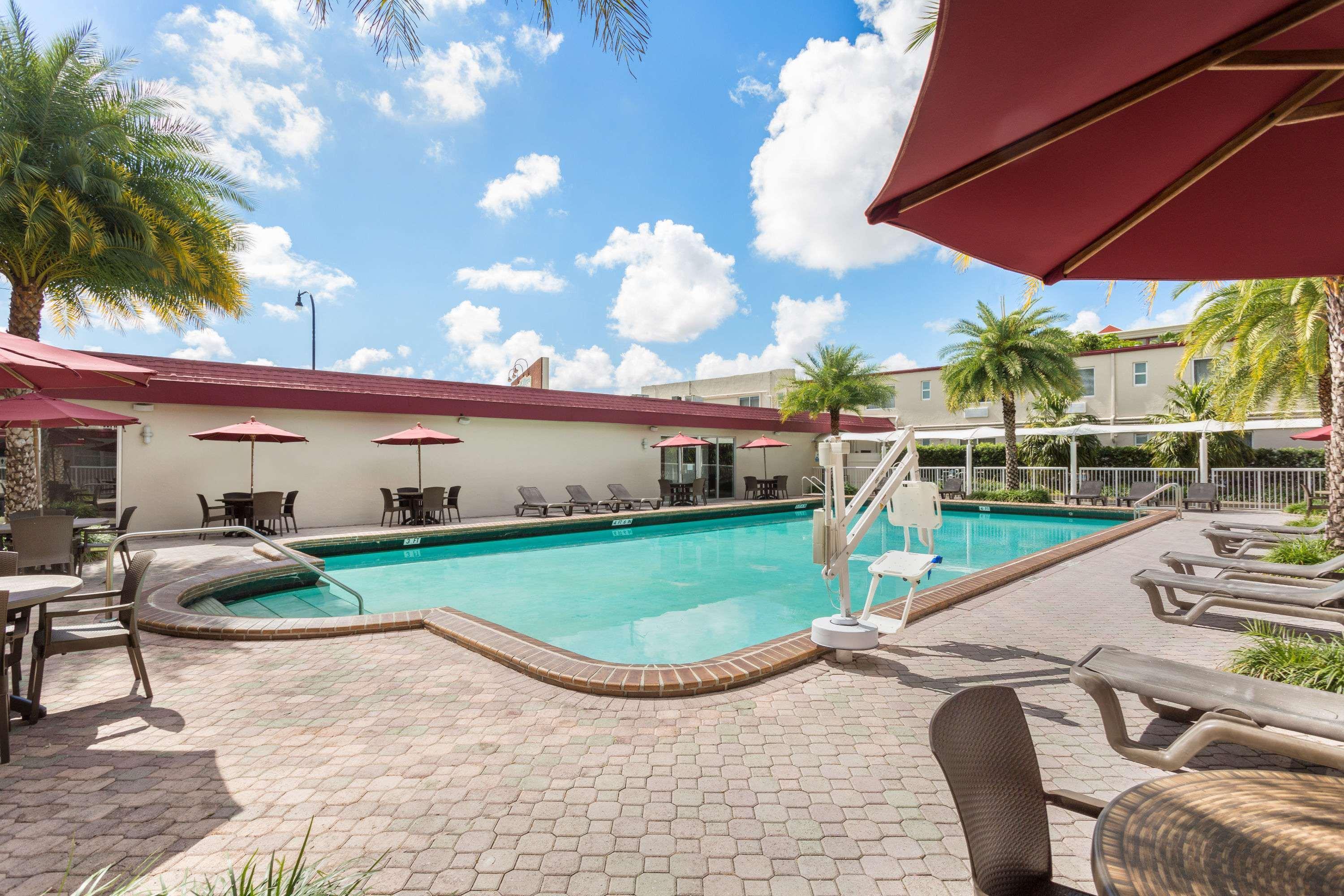 Ramada By Wyndham Miami Springs/Miami International Airport Hotel Eksteriør billede