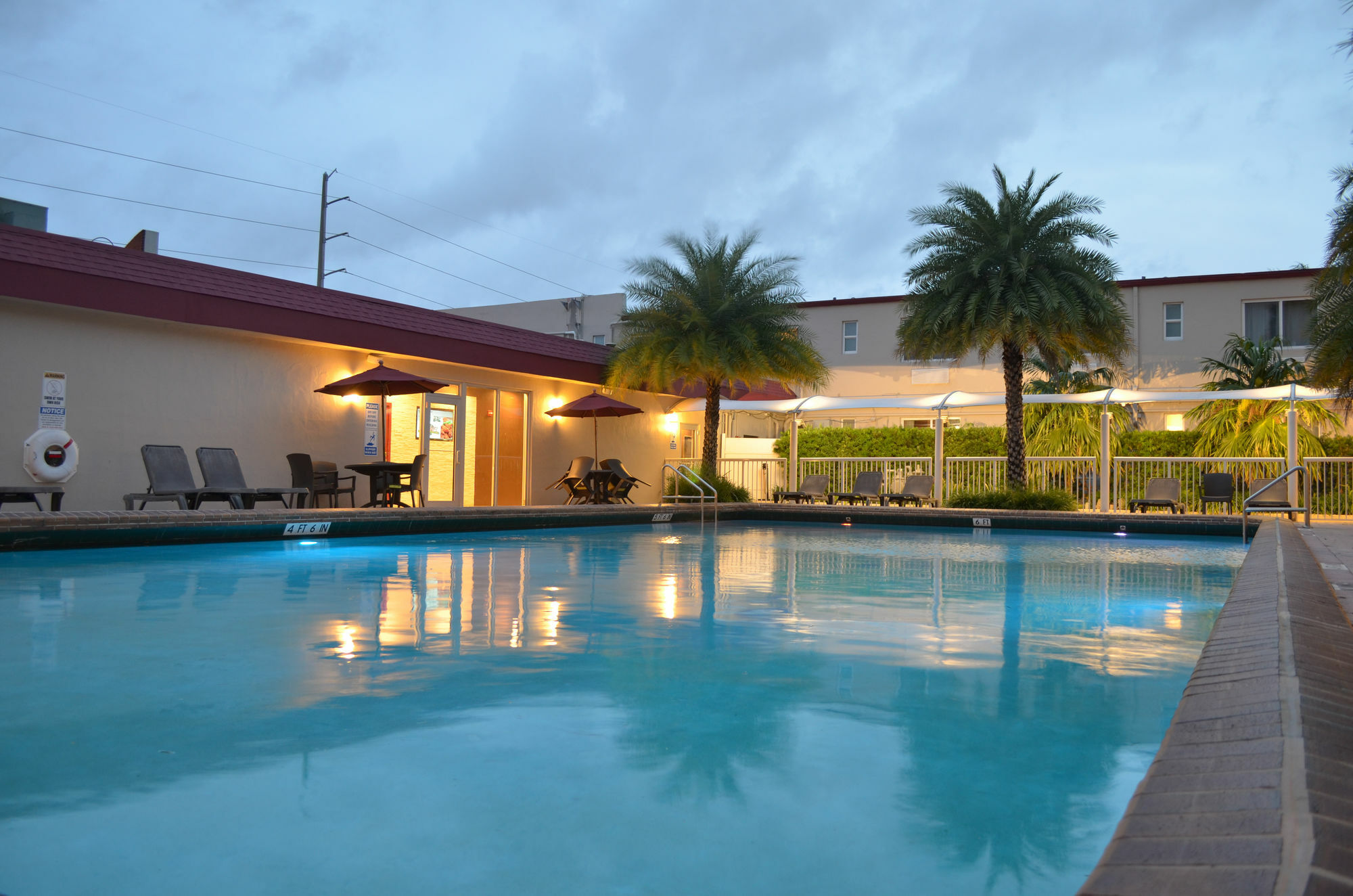 Ramada By Wyndham Miami Springs/Miami International Airport Hotel Eksteriør billede