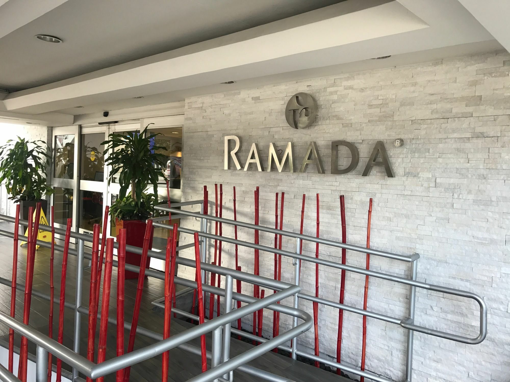 Ramada By Wyndham Miami Springs/Miami International Airport Hotel Eksteriør billede